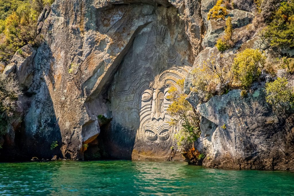 traditional-rock-carving-lake-taupo-north-island-new-zealand